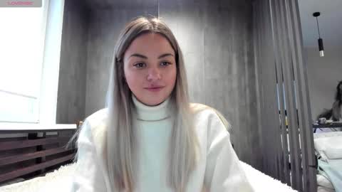 Mia online show from November 11, 2:18 am