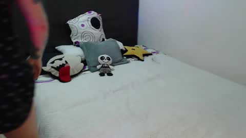 mia online show from October 5, 12:59 am