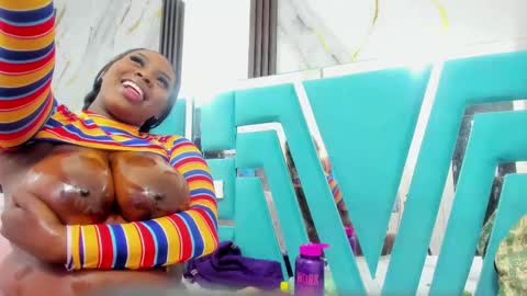 Mia online show from February 28, 11:36 am