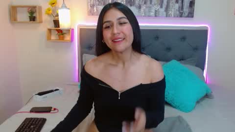 M I A  A Y R A online show from October 1, 3:39 pm