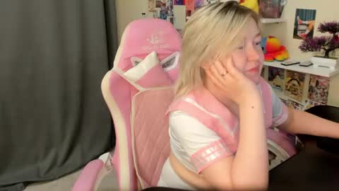 Mia online show from July 1, 2:55 am