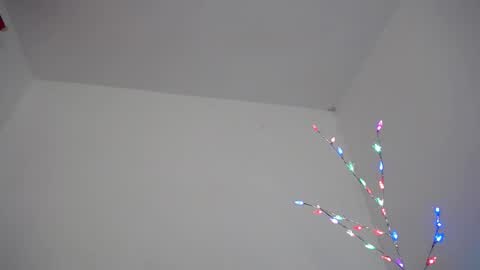 M I A online show from December 17, 11:25 am