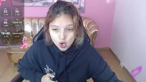 Mia online show from November 5, 1:16 pm