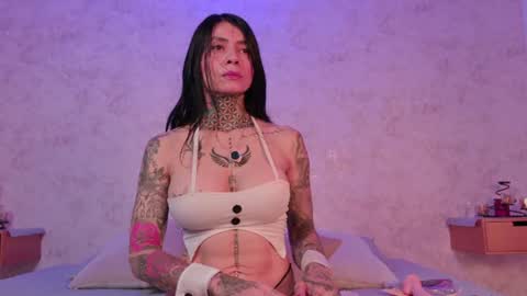 mia_hill1_ online show from June 28, 8:15 pm