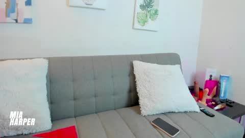 Mia online show from April 19, 2:00 am