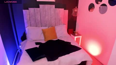 Val  online show from March 4, 8:26 pm