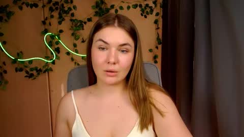 mia_lemm online show from April 22, 7:05 am