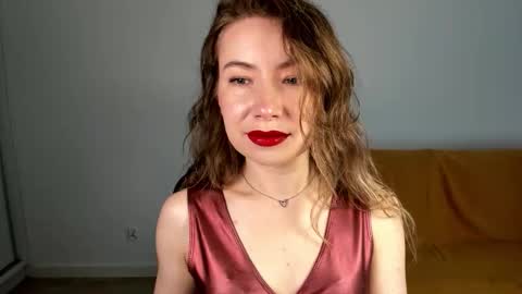 Mia online show from May 31, 1:28 pm