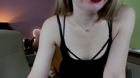 Mia online show from September 25, 7:18 am