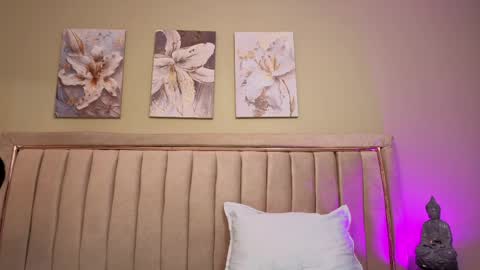 Mia online show from April 9, 11:37 am