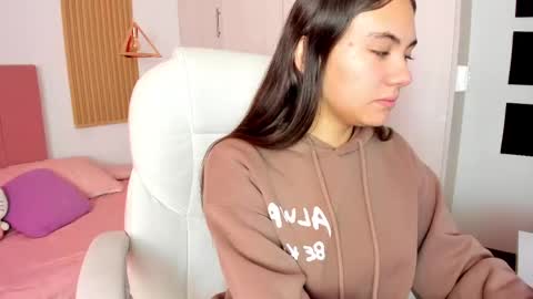 Mia Nevaeh - follow me online show from February 21, 9:00 pm