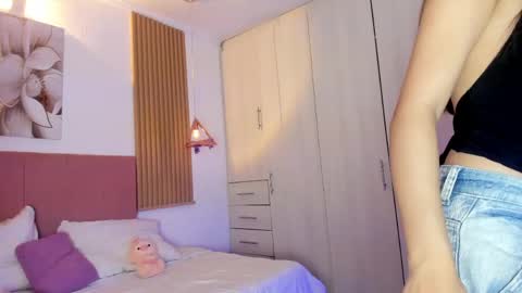 Mia Nevaeh - follow me online show from June 2, 8:43 pm