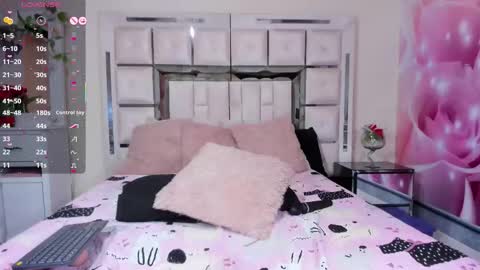 mia_peyton1 online show from September 9, 9:25 pm