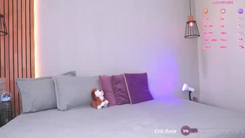 Mia Reeves online show from October 11, 8:00 pm