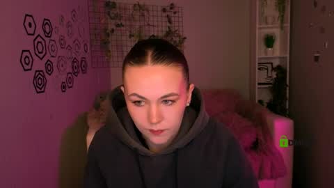 mia online show from April 9, 7:36 am