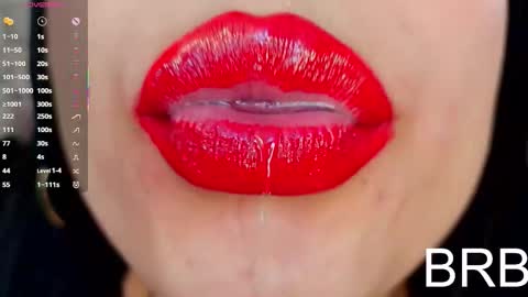 Mia online show from November 8, 6:24 pm