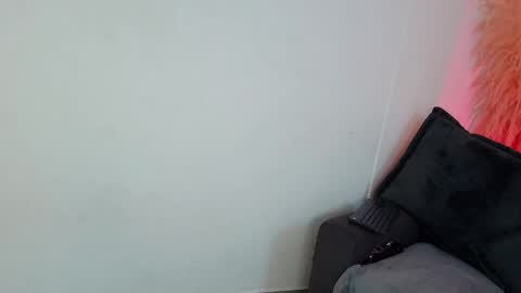 Mia online show from April 17, 9:50 pm