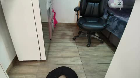 Mia Sepulveda online show from May 11, 3:40 pm