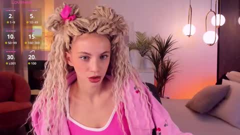 Mia online show from October 13, 7:44 am