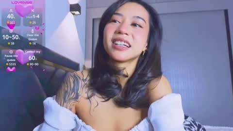 Mia online show from October 22, 4:12 pm