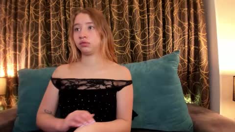 Mia  online show from February 9, 10:28 am