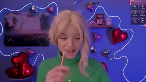 mia_starrr_ online show from February 15, 8:19 pm