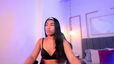 Mia online show from June 19, 10:02 pm