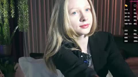 Mia online show from November 22, 3:37 pm