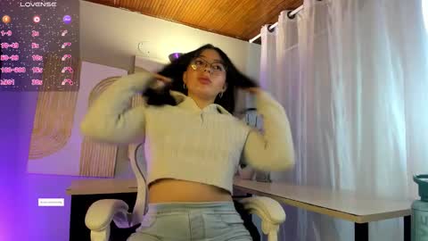 mia_wills_ online show from February 23, 1:10 pm