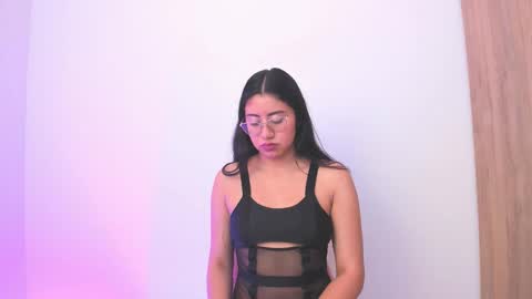 Mia online show from February 10, 4:32 pm