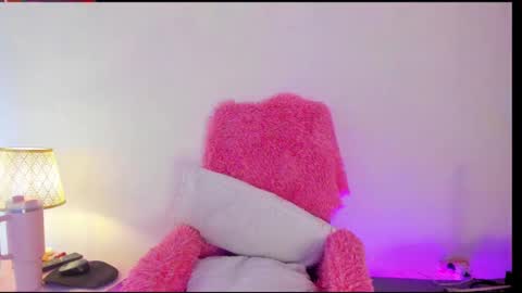 Mia online show from November 11, 6:27 pm