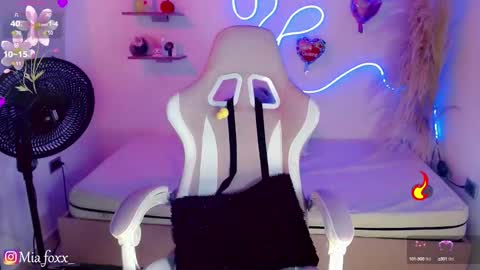 Mia online show from February 1, 9:08 pm