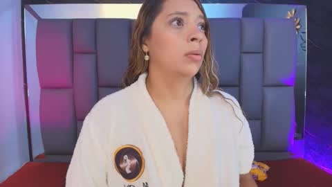 Mia online show from November 21, 12:18 pm