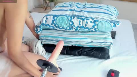 miaaffox online show from January 14, 8:03 pm