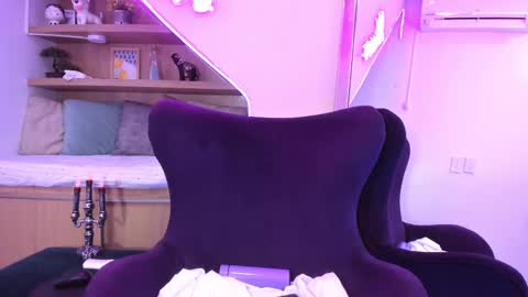 Mia online show from March 7, 12:34 pm