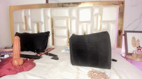 Mia  online show from October 23, 3:45 am