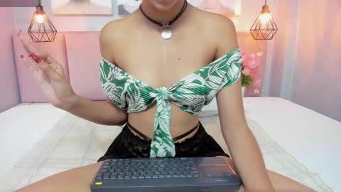 Mia online show from May 15, 3:32 am