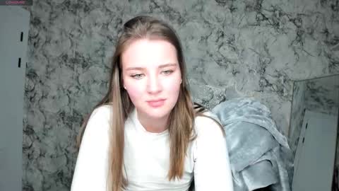 Mia online show from March 14, 8:43 pm