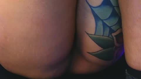 Mia online show from September 9, 11:59 pm