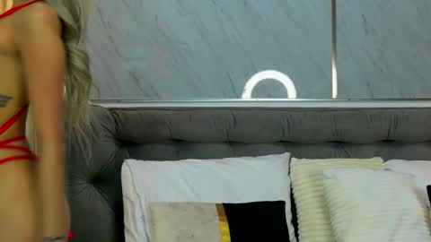 Mia online show from March 23, 9:32 pm