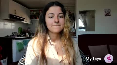 Mia online show from March 1, 1:51 pm