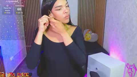 Mia online show from November 2, 3:10 am