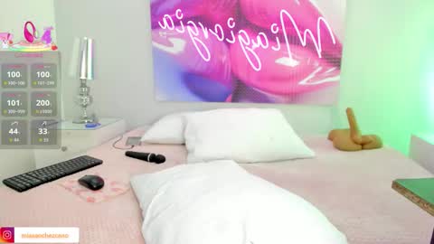 Mia  online show from October 9, 6:45 pm