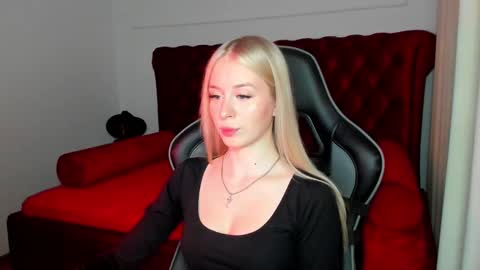 Mia online show from October 6, 5:18 pm