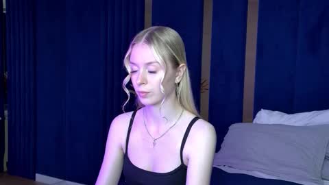 Mia online show from September 11, 6:08 pm