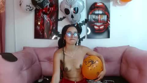 miahotcs online show from October 22, 3:50 pm