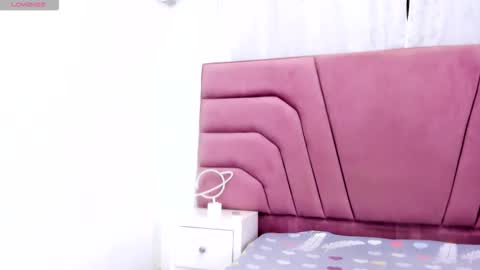 miajhonsonx online show from October 27, 12:44 pm