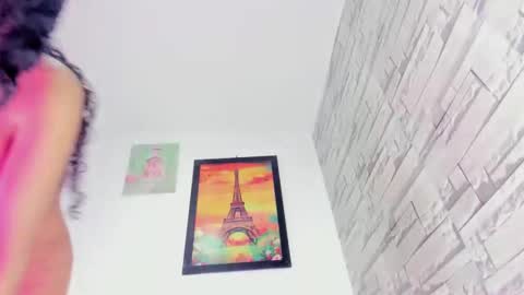 miakirshner_ online show from March 6, 1:35 pm