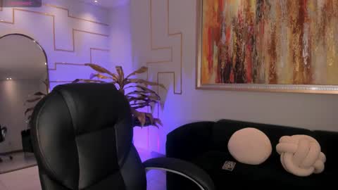 Call me Mia  online show from November 7, 7:41 pm