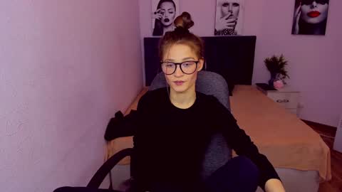 Mia online show from January 18, 5:48 pm